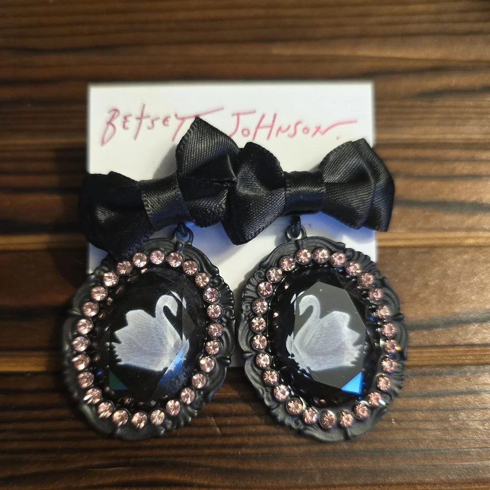 Betsey Johnson Black Bow Swan  Earrings! - Picture 10 of 12